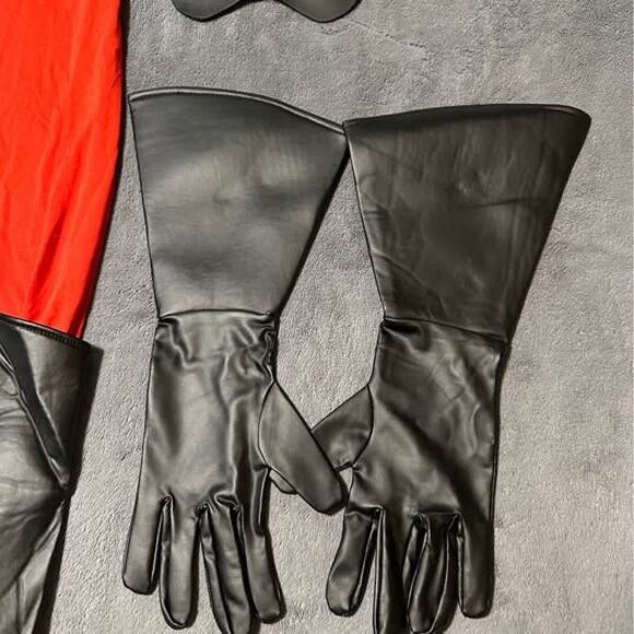 Disney The Incredibles- Mr. Incredible Halloween Costume (Adult) - Picture 3 of 4